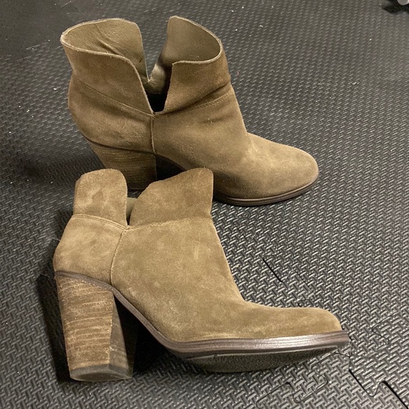 Brown suede booties by Vince Camuto - Picture 1 of 1